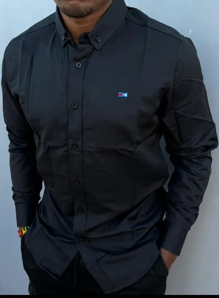 Long-Sleeve Shirt in Black