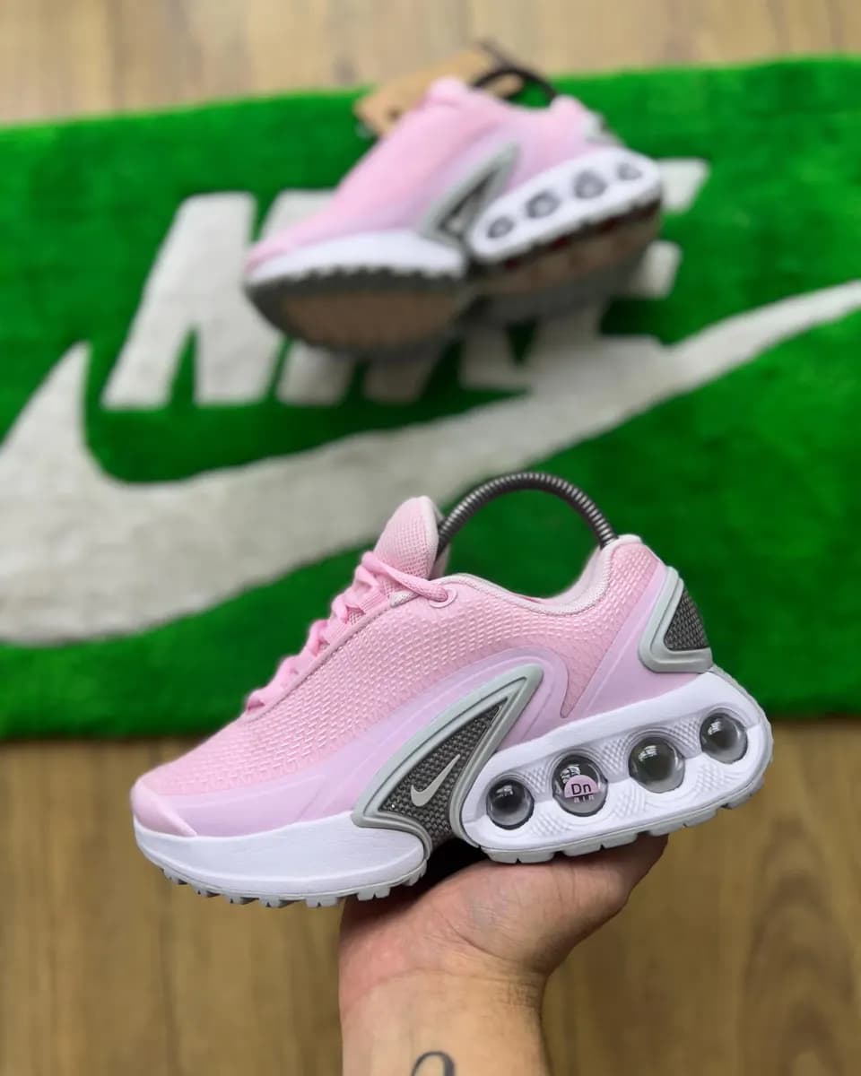 Nike Sneaker in Pink