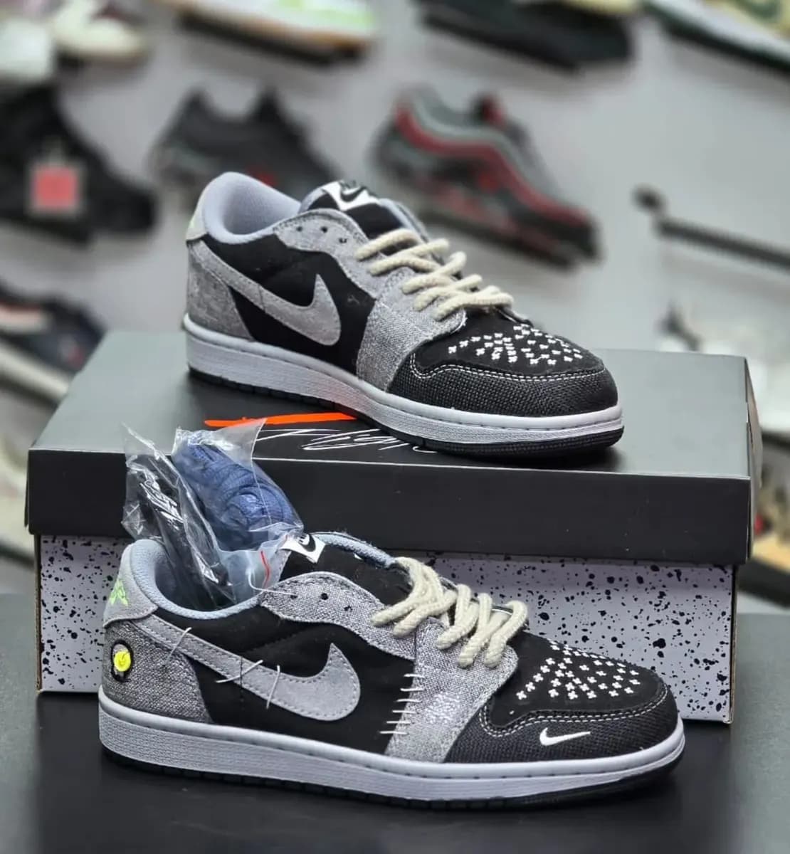 Nike Air Jordan 1 in Black